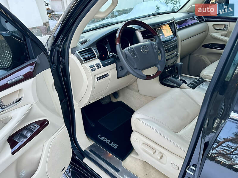 Внедорожник / Кроссовер Lexus LX 2013 в Киеве