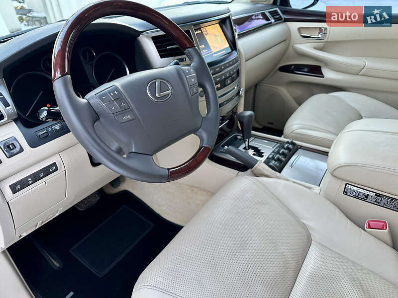 Внедорожник / Кроссовер Lexus LX 2013 в Киеве