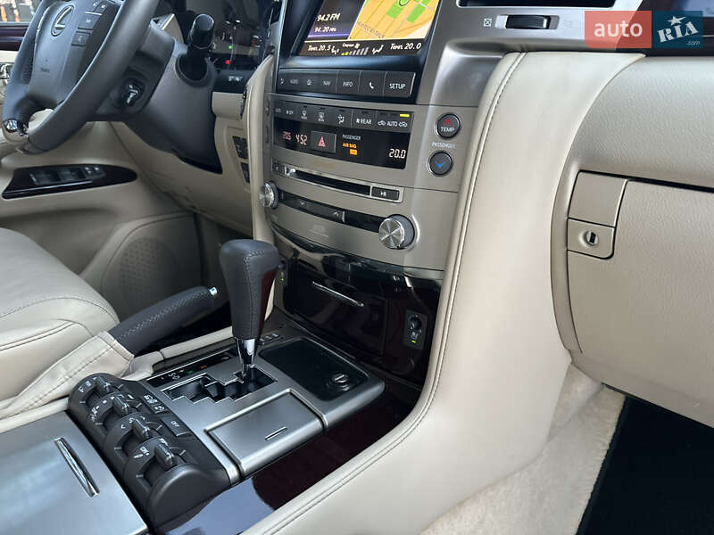 Внедорожник / Кроссовер Lexus LX 2013 в Киеве