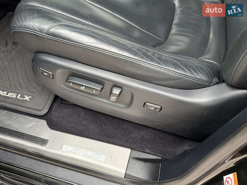 Внедорожник / Кроссовер Lexus LX 2016 в Киеве