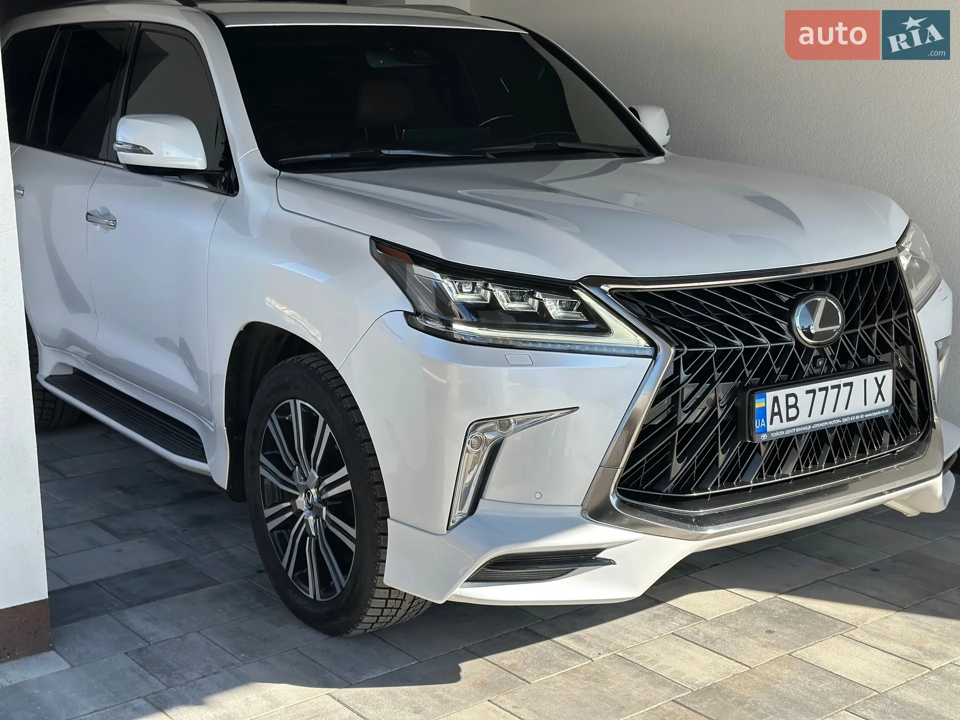 2019 Lexus LX - фото 1
