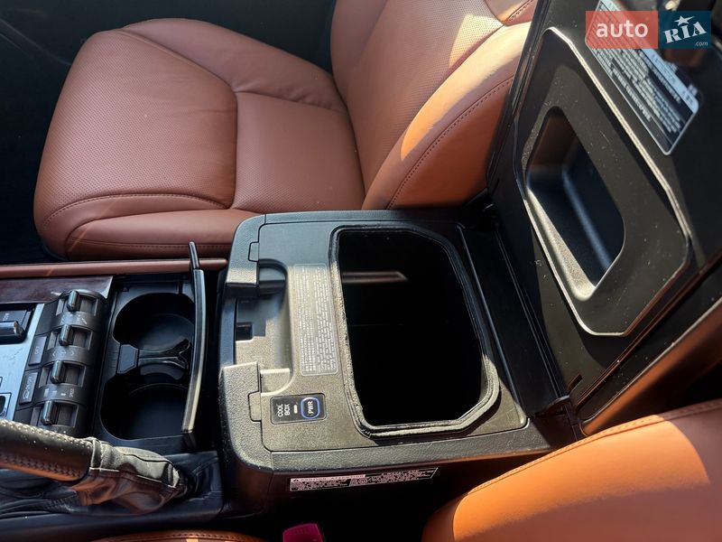 Внедорожник / Кроссовер Lexus LX 2011 в Черновцах