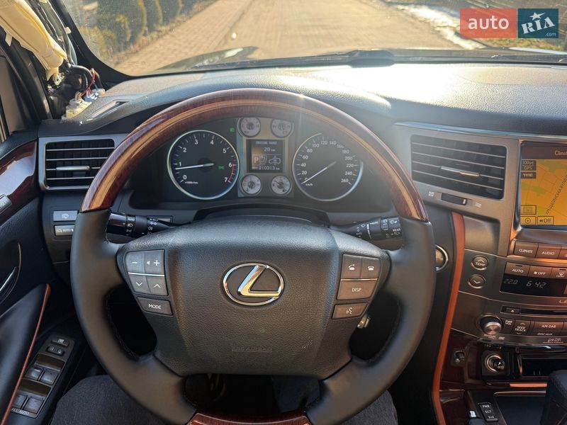 Внедорожник / Кроссовер Lexus LX 2011 в Черновцах