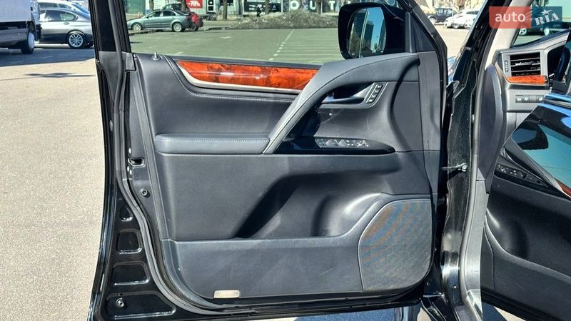 Внедорожник / Кроссовер Lexus LX 2015 в Киеве