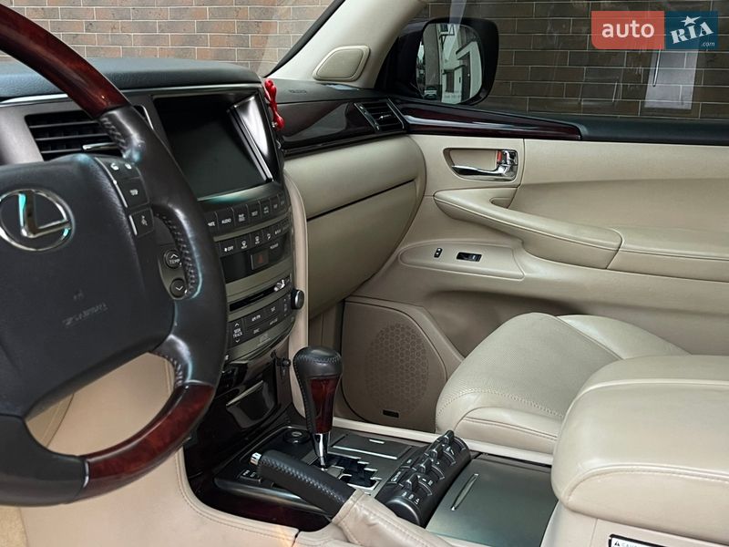 Внедорожник / Кроссовер Lexus LX 2011 в Львове