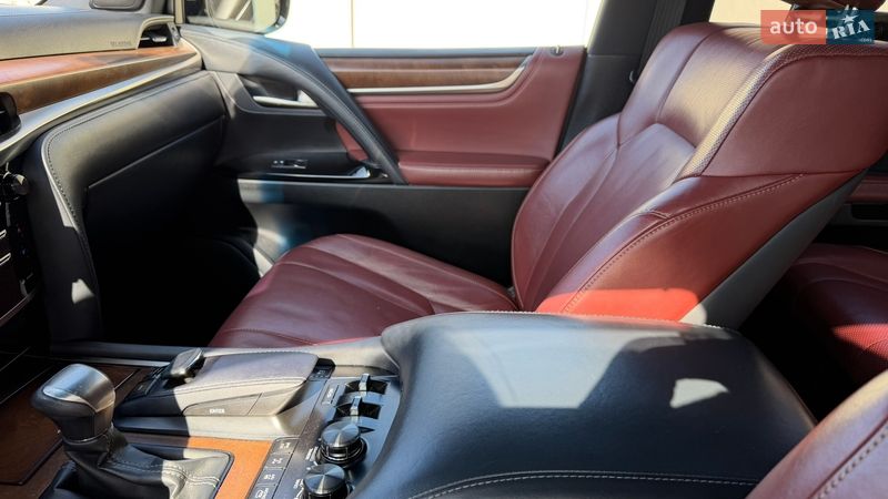 Позашляховик / Кросовер Lexus LX 2016 в Львові