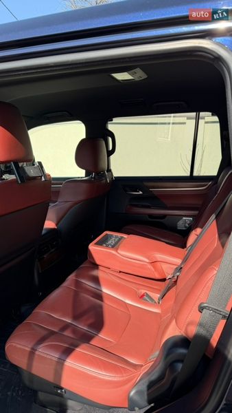 Позашляховик / Кросовер Lexus LX 2016 в Львові