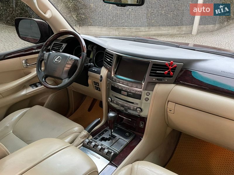 Внедорожник / Кроссовер Lexus LX 2011 в Львове
