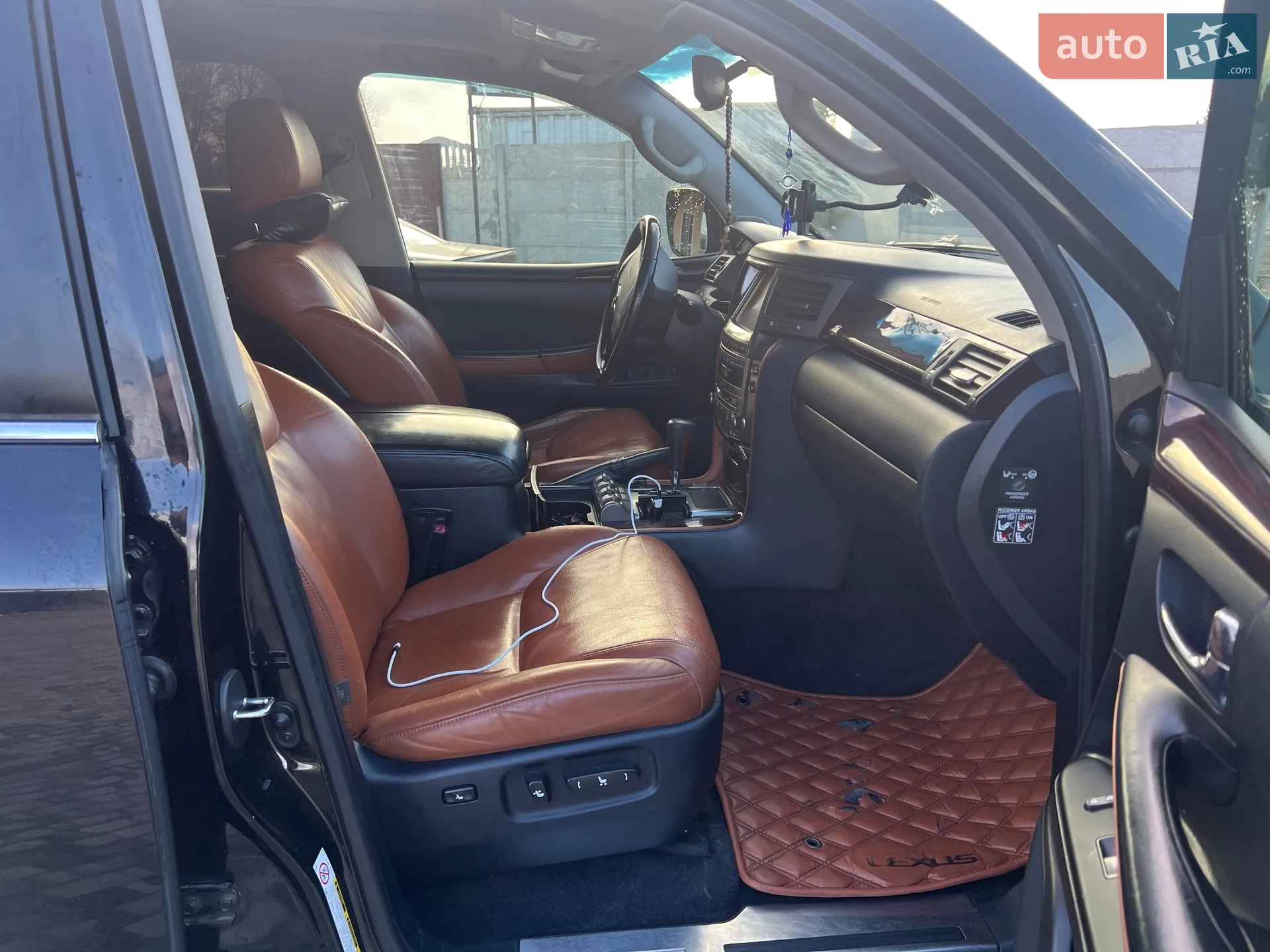 2011 Lexus LX - мініатюра 2