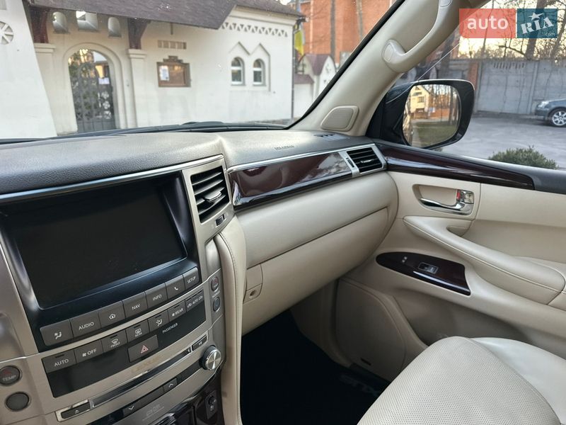 Внедорожник / Кроссовер Lexus LX 2013 в Киеве