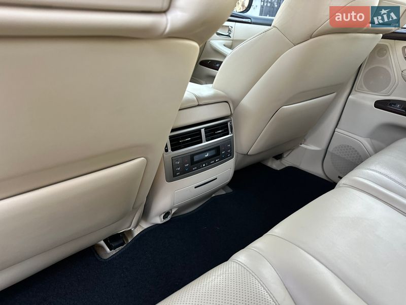 Внедорожник / Кроссовер Lexus LX 2013 в Киеве