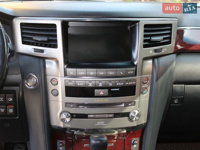 Внедорожник / Кроссовер Lexus LX 2014 в Луцке