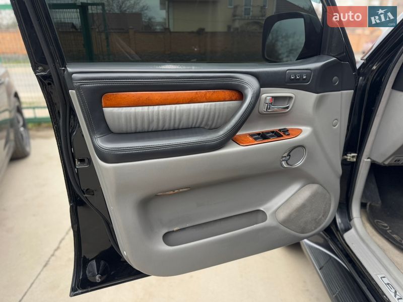 Внедорожник / Кроссовер Lexus LX 2004 в Бердичеве