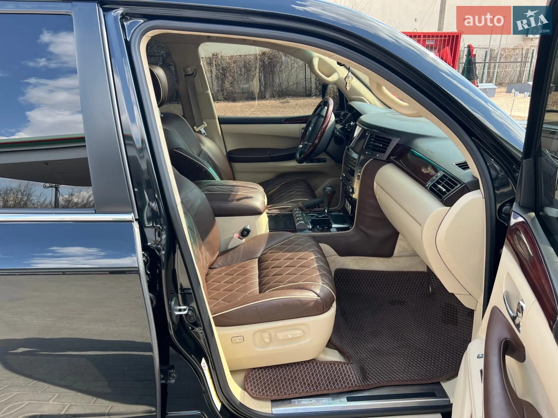 2010 Lexus LX - мініатюра 24