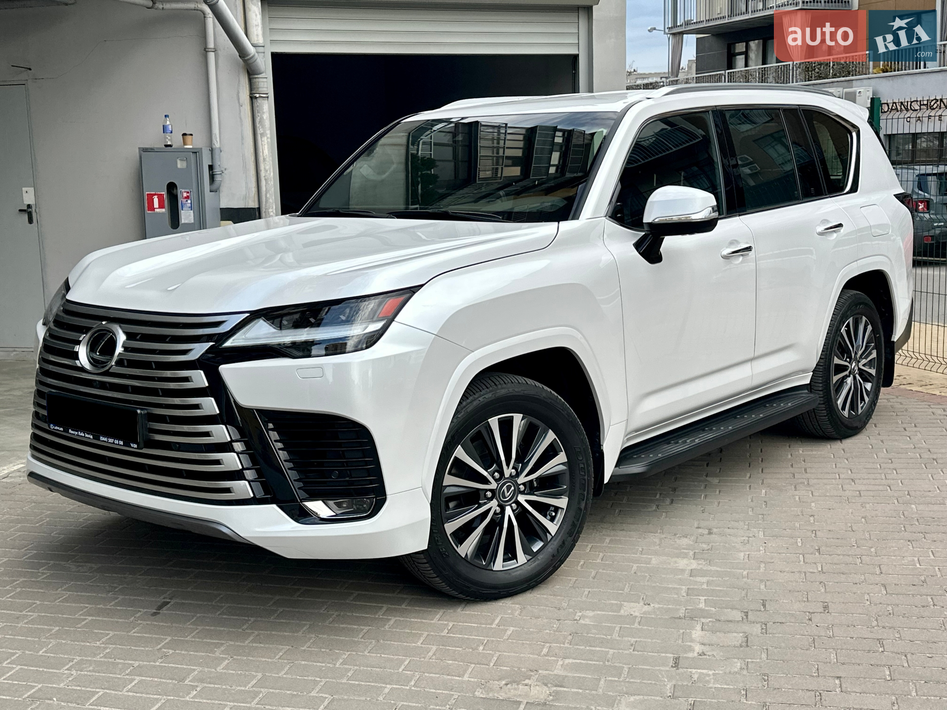 2022 Lexus LX - фото 1