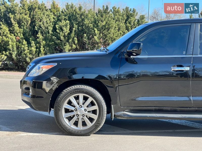 Внедорожник / Кроссовер Lexus LX 2011 в Киеве