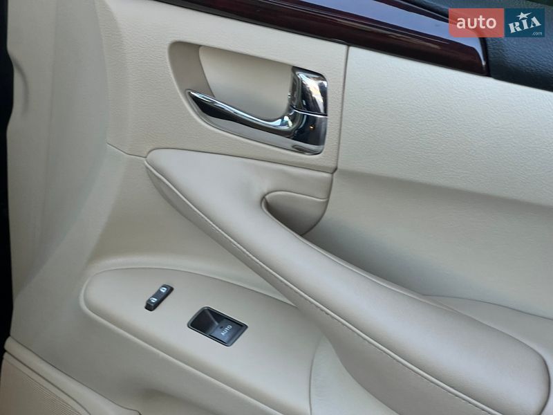 Внедорожник / Кроссовер Lexus LX 2011 в Киеве