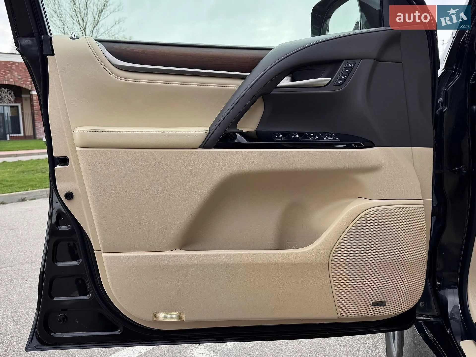 2016 Lexus LX - мініатюра 24