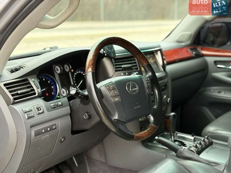 Внедорожник / Кроссовер Lexus LX 2008 в Днепре