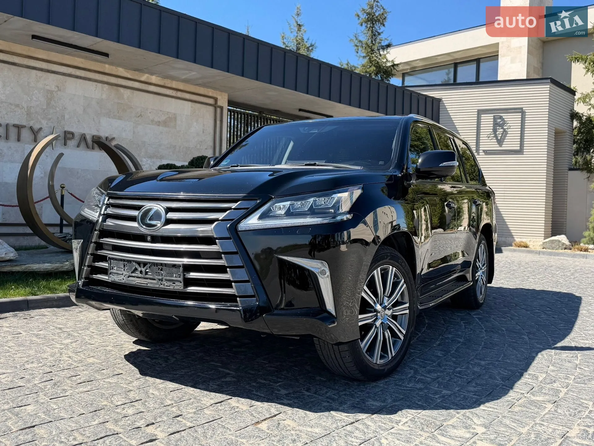 2017 Lexus LX - мініатюра 3