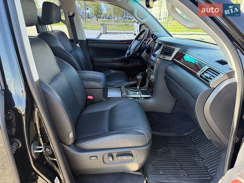 Внедорожник / Кроссовер Lexus LX 2014 в Ирпене