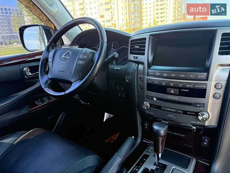 Внедорожник / Кроссовер Lexus LX 2014 в Ирпене
