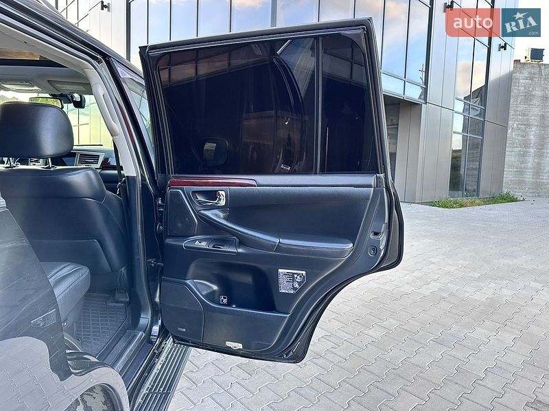 Внедорожник / Кроссовер Lexus LX 2011 в Черновцах