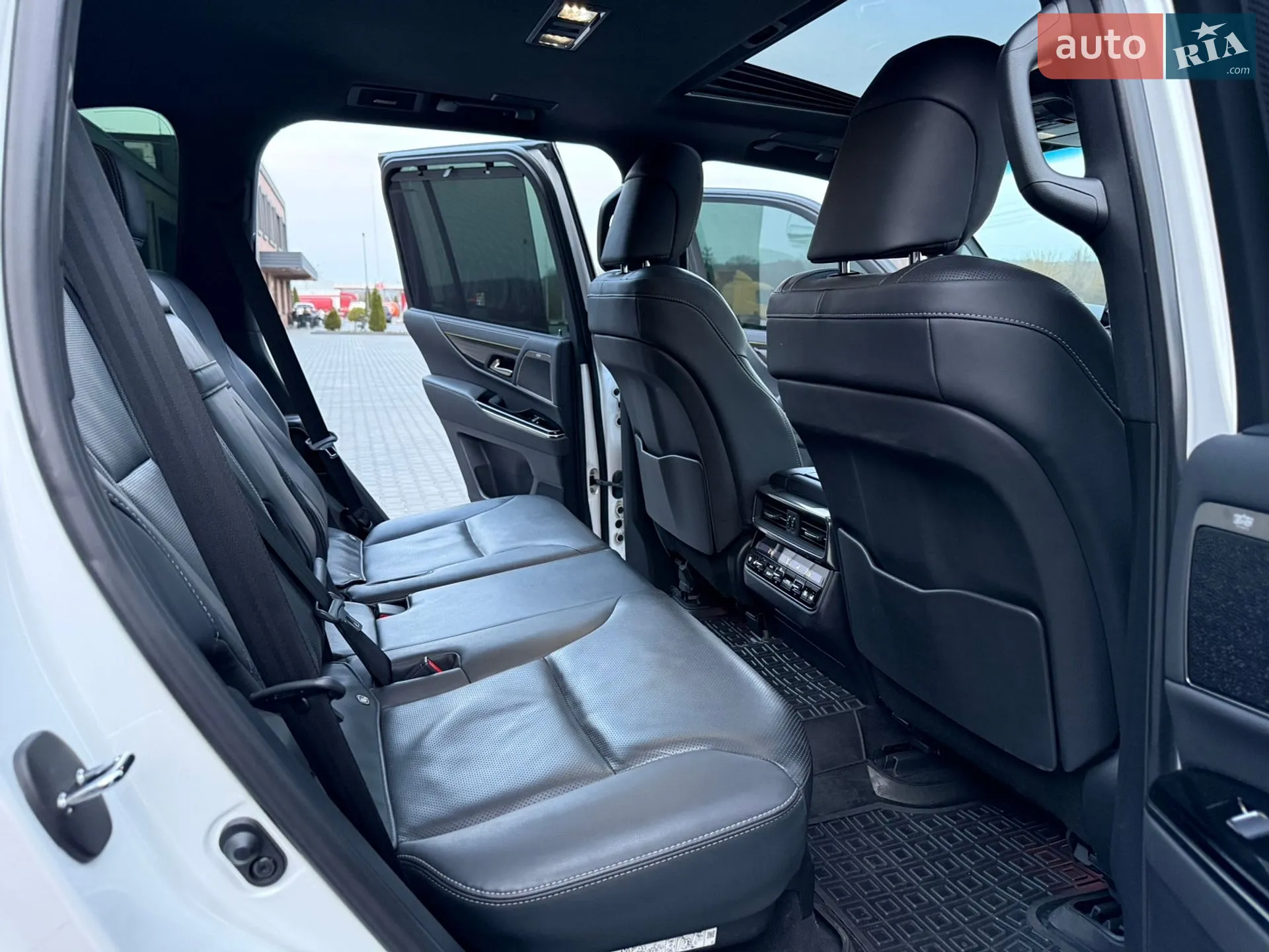 2022 Lexus LX - мініатюра 13