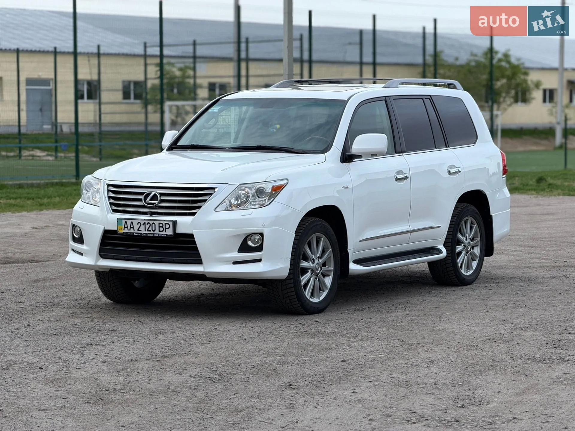 2011 Lexus LX - фото 1
