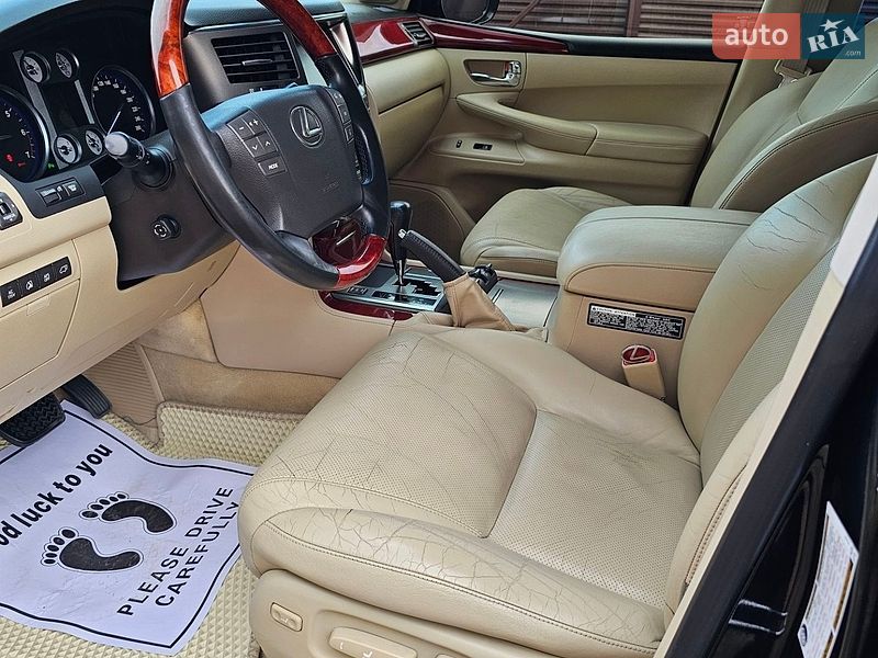 Позашляховик / Кросовер Lexus LX 2008 в Чернівцях