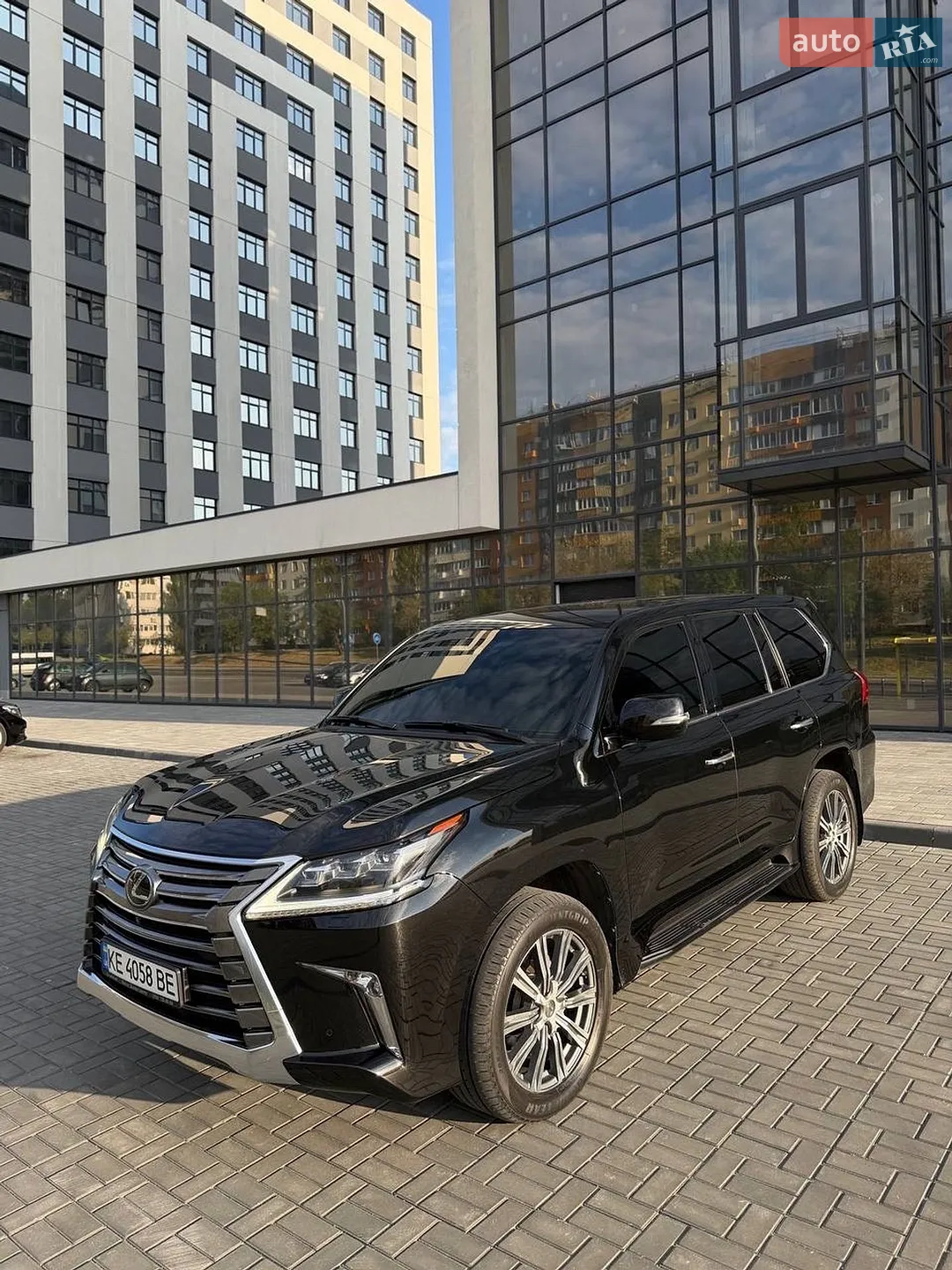 2017 Lexus LX - фото 1