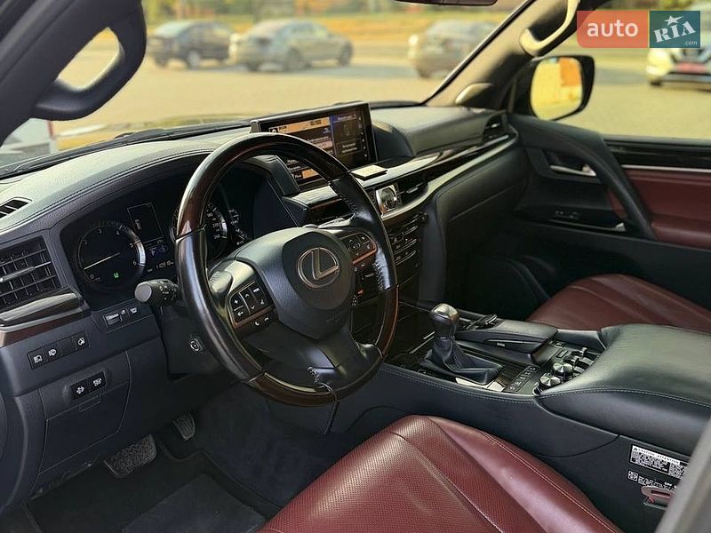 Позашляховик / Кросовер Lexus LX 2017 в Дніпрі
