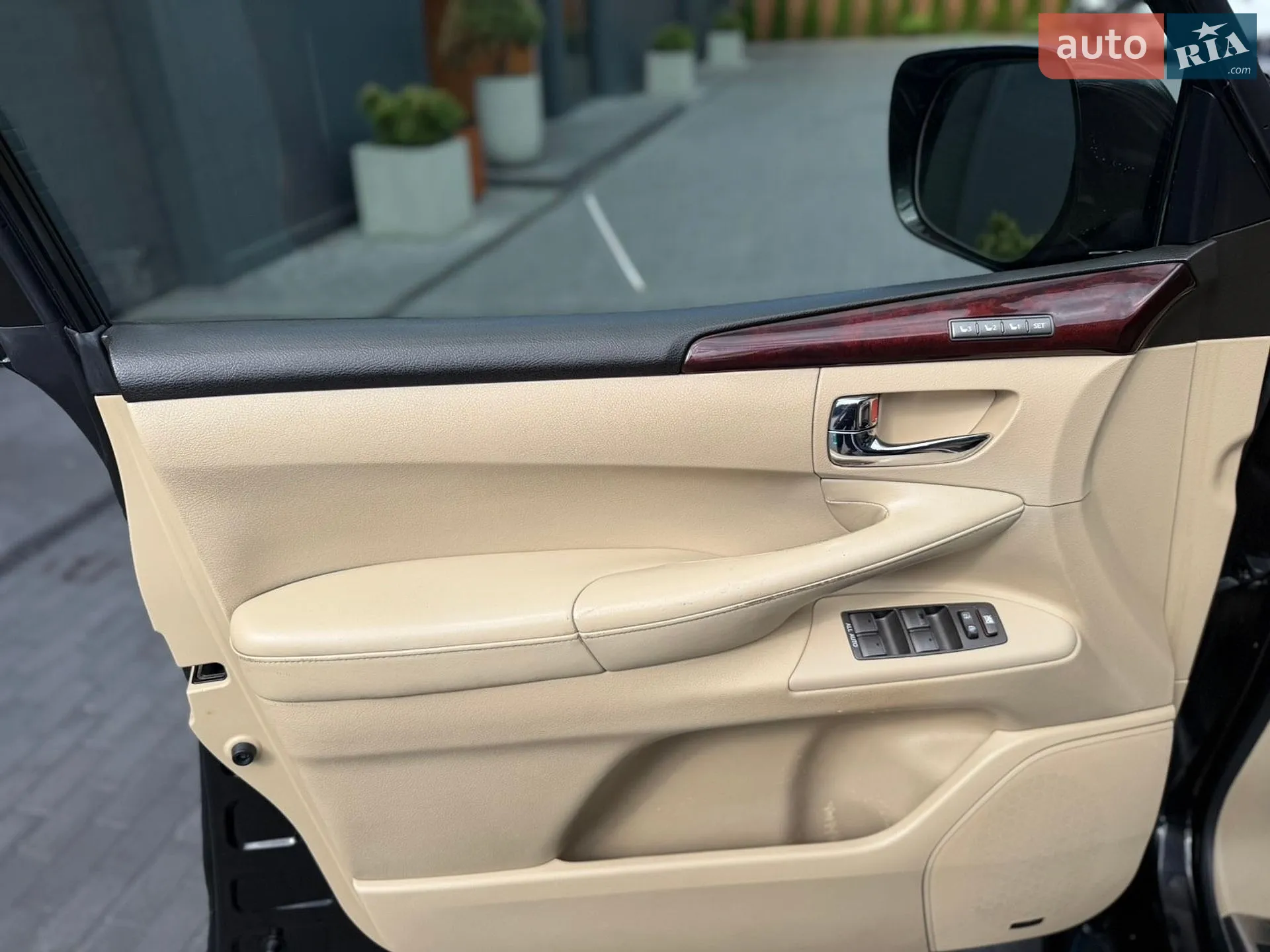 2011 Lexus LX - мініатюра 18