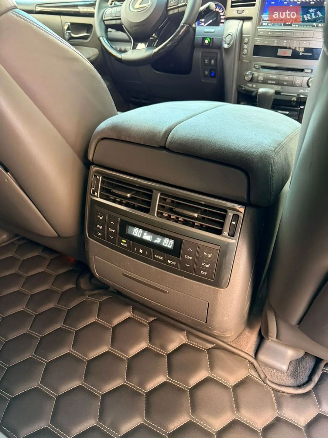 2010 Lexus LX - мініатюра 19