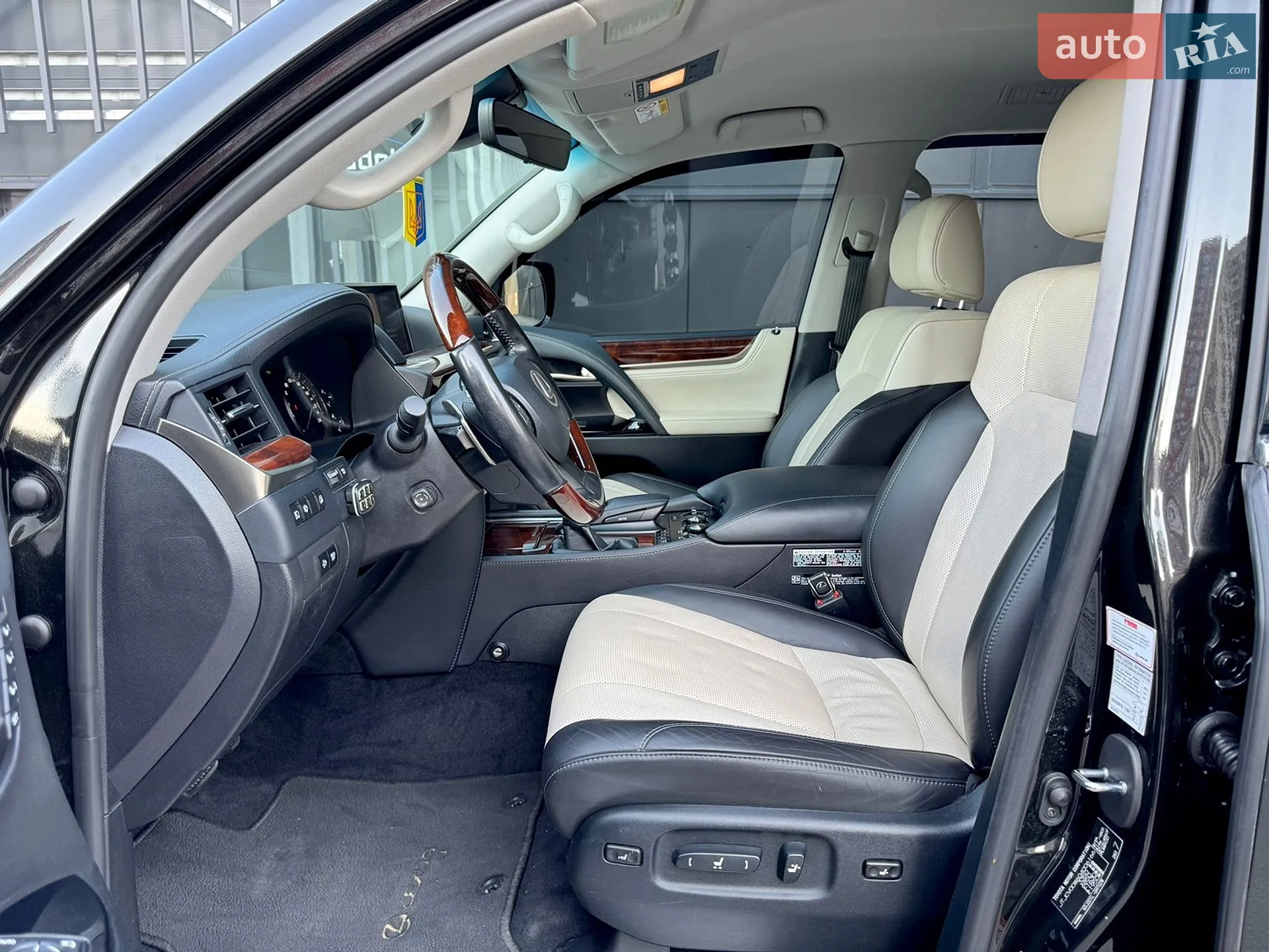 2017 Lexus LX - мініатюра 18