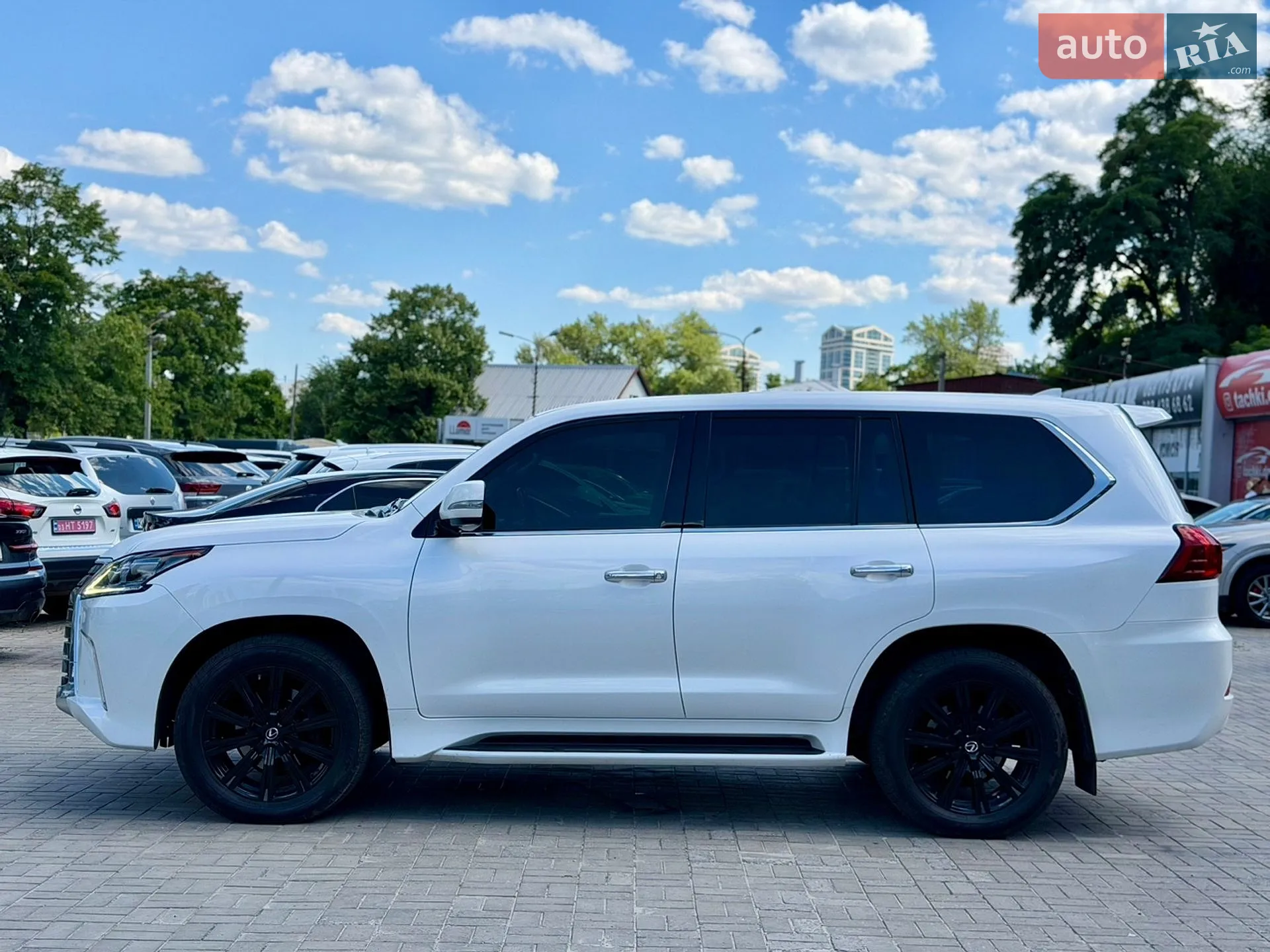 2017 Lexus LX - мініатюра 9