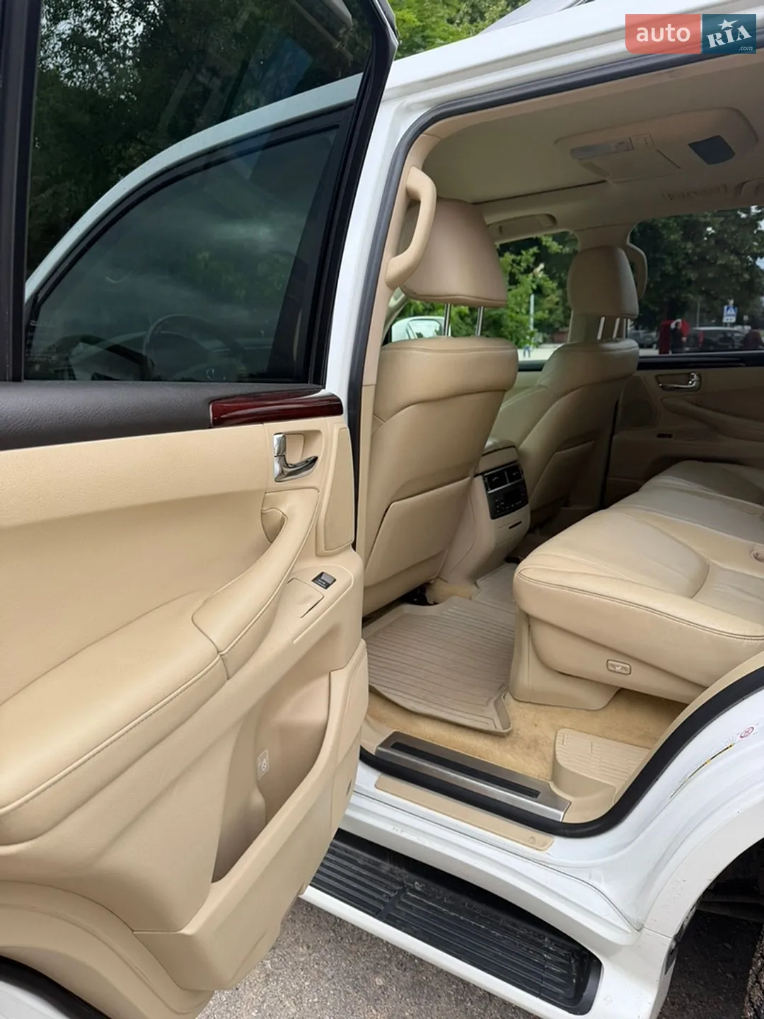2011 Lexus LX - мініатюра 4