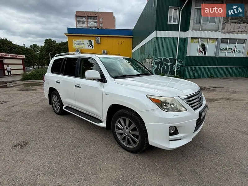 Lexus LX