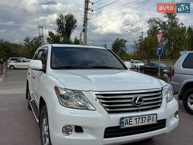 Lexus LX