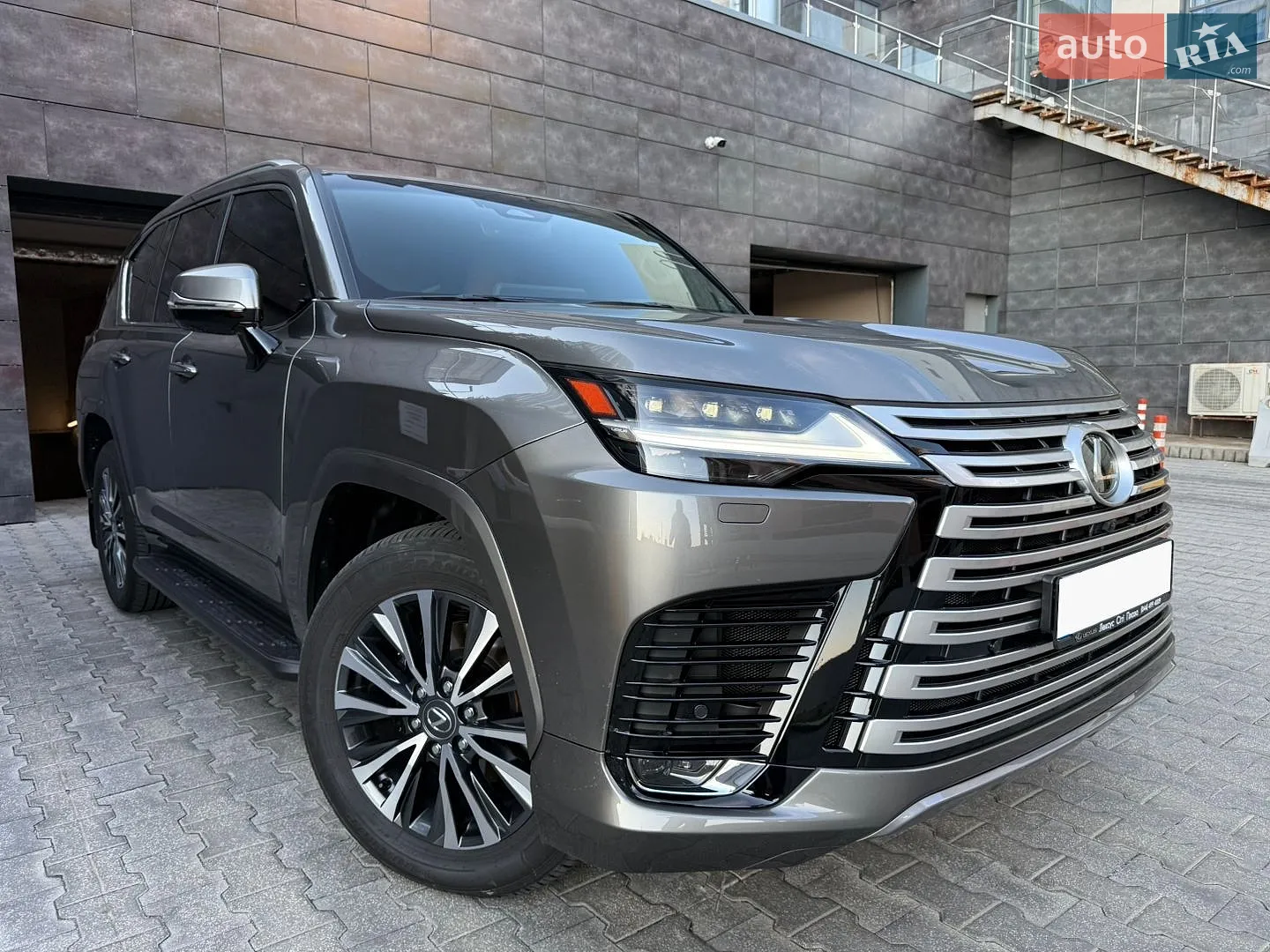 2025 Lexus LX - фото 1