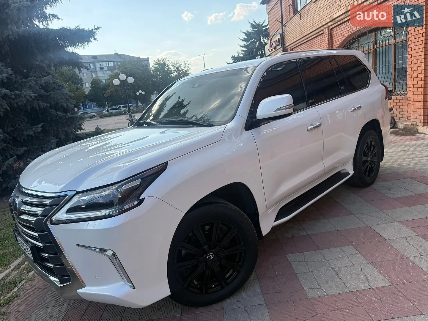 2017 Lexus LX - мініатюра 8