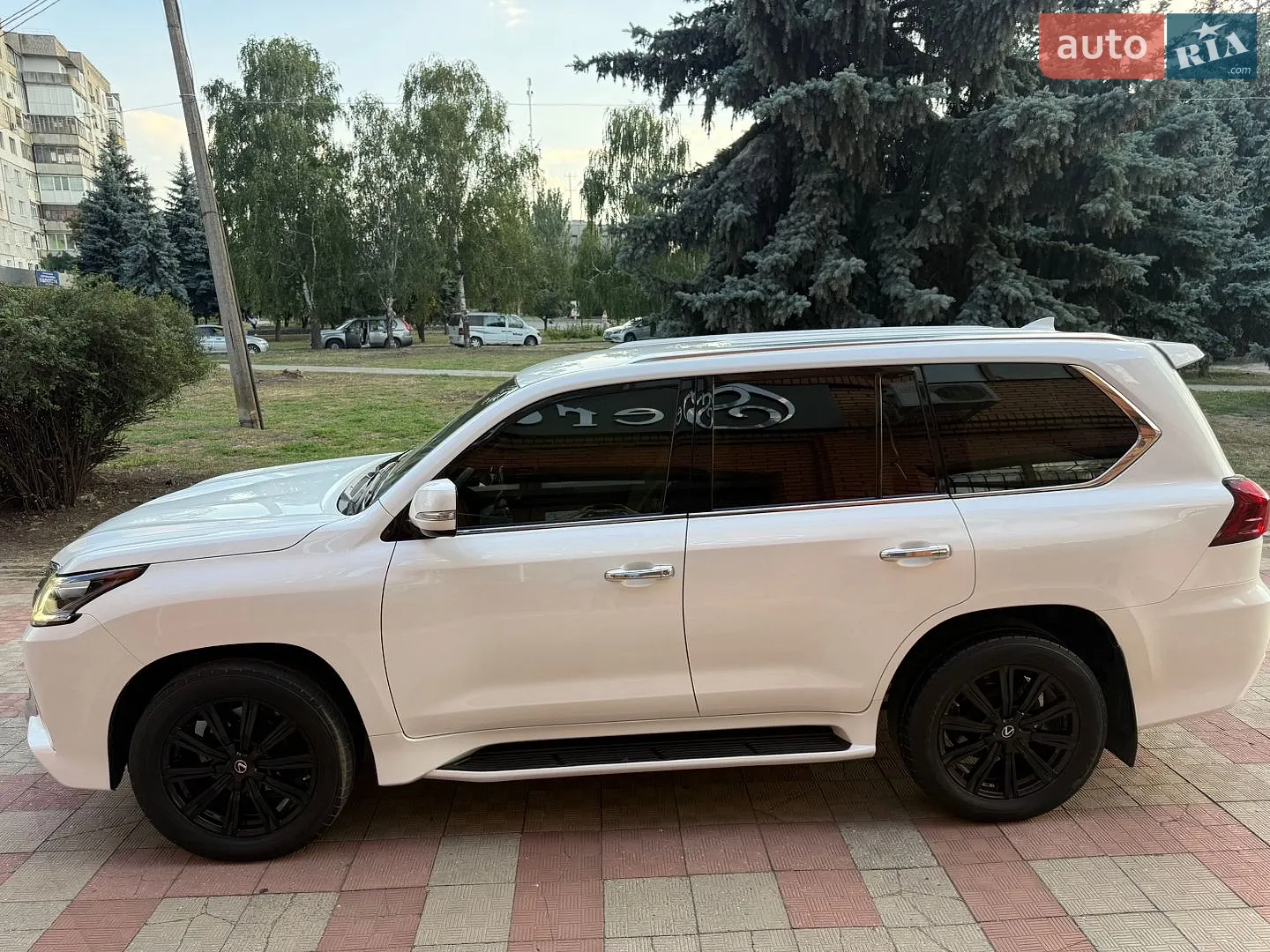 2017 Lexus LX - мініатюра 11