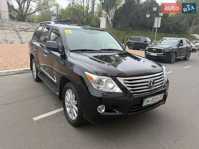 Lexus LX
