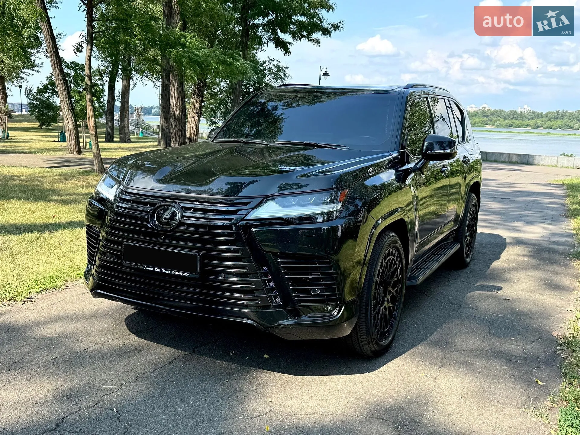 2023 Lexus LX - фото 1