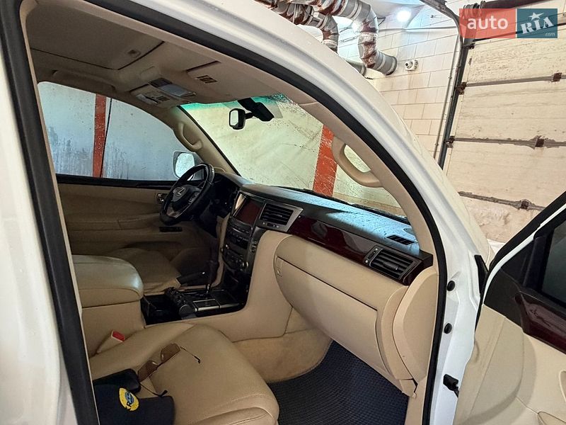 Внедорожник / Кроссовер Lexus LX 2010 в Киеве