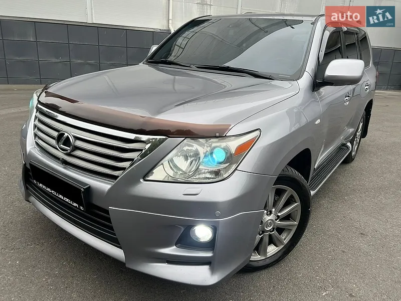 Lexus LX