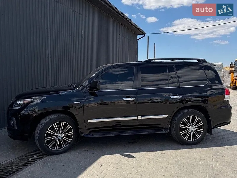 Lexus LX