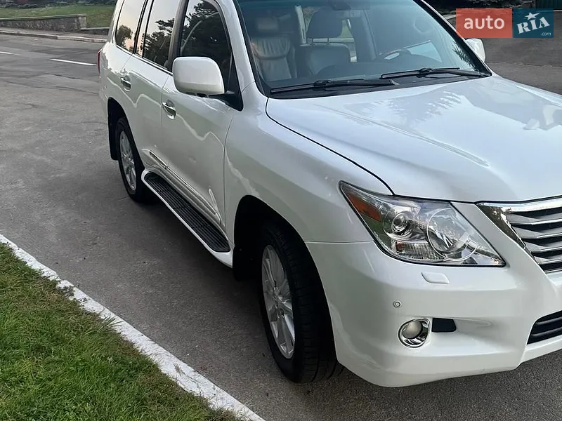 Lexus LX