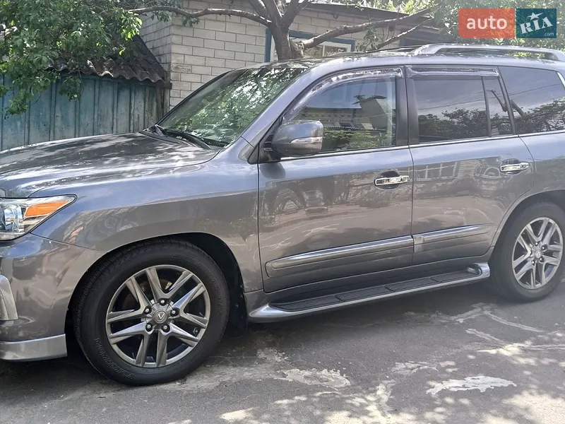 Lexus LX