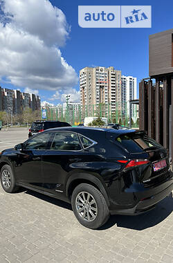 Внедорожник / Кроссовер Lexus NX 300h 2017 в Черкассах